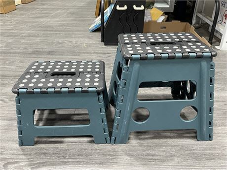 2 COLLAPSEABLE STEP STOOLS (LARGEST 9”x12”x13”)