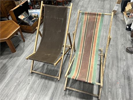 2 VINTAGE FOLDING LOUNGE CHAIRS