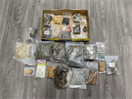 TRAY OF JEWELRY MAKING SUPPLIES