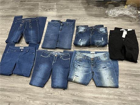 7 PAIRS OF WOMANS JEANS - NEW / LIKE NEW