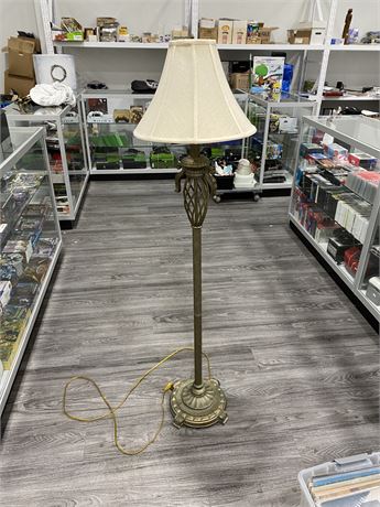 VINTAGE FLOOR LAMP W/SHADE (59” tall)