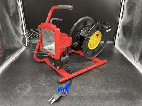 NEW WORK LIGHT 500W WITH CORD ROLL & OUTLETS