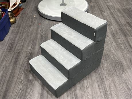 PET STAIRS (24” tall)