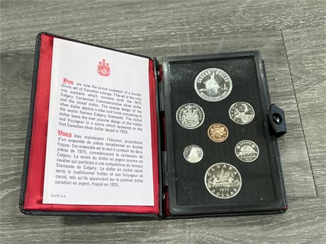 ROYAL CANADIAN MINT 1975 DOUBLE DOLLAR COIN SET (HAS SILVER CONTENT)