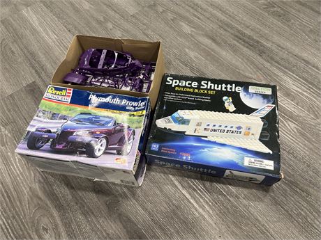 PLYMOUTH PROWLER MODEL KIT & SPACE SHUTTLE BUILDING SET
