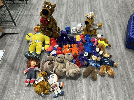 COLLECTION OF STUFFIES - SCOOBY DOO, TYS, ETC