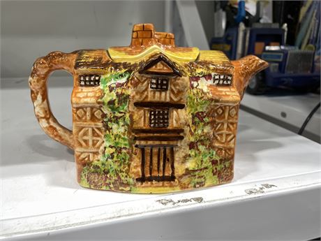 VINTAGE ENGLISH COTTAGE TEAPOT MADE IN ENGLAND