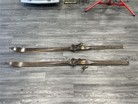 PAIR OF VINTAGE WOODEN CROSS COUNTRY SKIIS 76” LONG