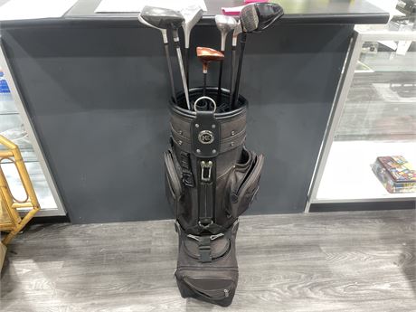 GOLF BAG WITH CLUBS AND ACCESSORIES