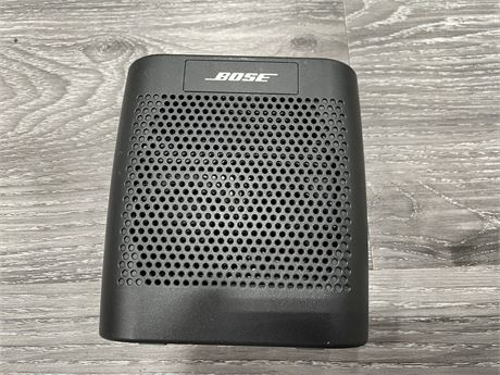 BOSE MINI BLUETOOTH SPEAKER (NO CHARGER BUT ACCEPTS UNIVERSAL CHARGING CORDS)
