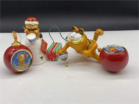 LOT OF 4 VINTAGE GARFIELD CHRISTMAS ORNAMENTS (TALLEST IS 5.5”)
