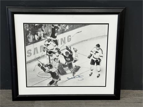 1970 FRAMED & SIGNED BOBBY ORR PICTURE / THE GOAL - NO COA (27”X23.5”)
