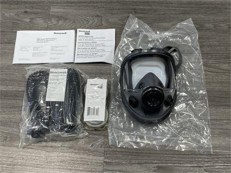 HONEYWELL FACE MASK W/ BACKPACK RESPIRATOR & FILTERS