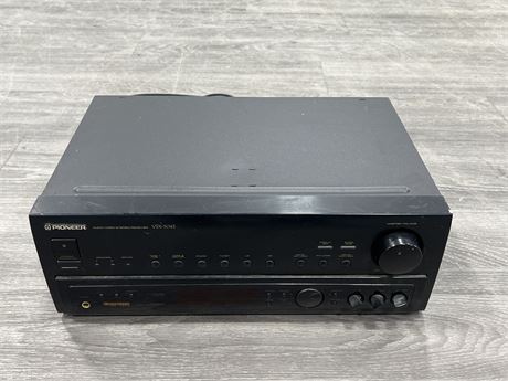PIONEER VSX-504S RECEIVER - LIGHT UP - UNTESTED / AS IS