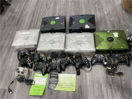 ORIGINAL XBOX HARDWARE LOT FOR PARTS OR REPAIR (AS IS)