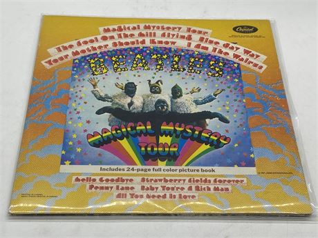 THE BEATLES - MAGICAL MYSTERY TOUR W/BOOK - VG (slightly scratched)