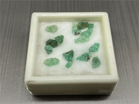 GENUINE COLOMBIAN EMERALD CRYSTAL SPECIMENS - 6CT