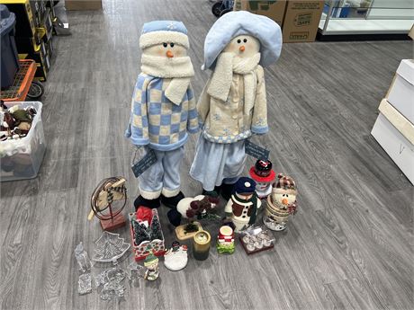 LOT OF CHRISTMAS / SNOWMEN DECOR - LARGEST PIECES ARE 38” TALL