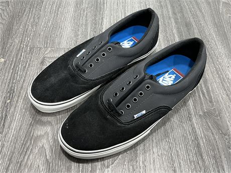 LIKE NEW VANS PRO CLASSIC SUEDE SHOES - SIZE 13