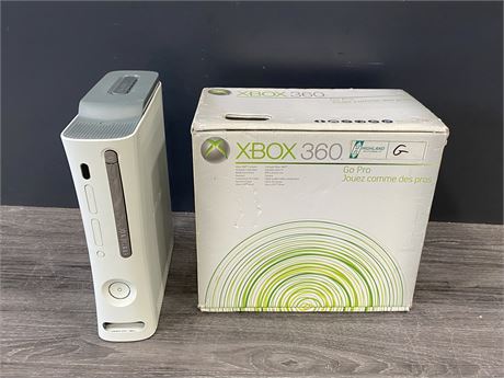XBOX 360 COMPLETE IN BOX (Works)