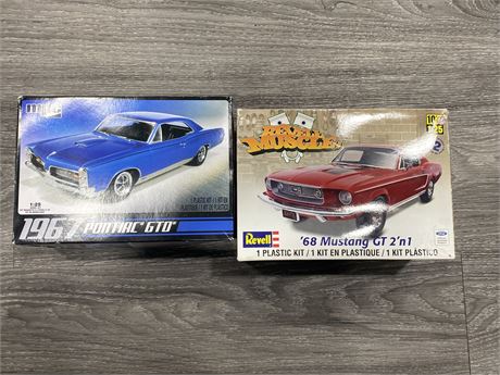 TWO COMPLETE MODELS 1:25 SCALE-1967 PONTIAC GTO & 1968 MUSTANG GT