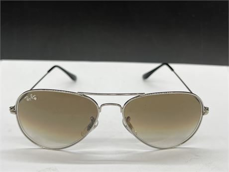 RAY BAN AVIATOR SUN GLASSES - MENS - MADE IN ITALY