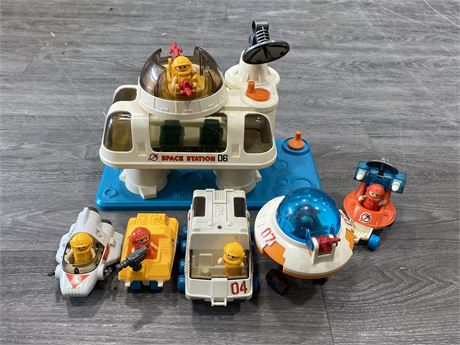 1984 PLAY WORLD TOYS SPACE STATION SET