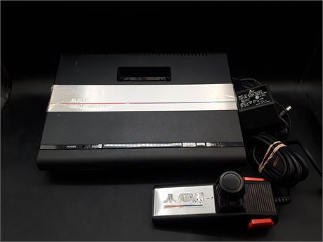 ATARI 7800 CONSOLE - VERY GOOD CONDITION - POWERS ON
