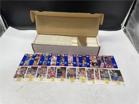 BOX OF 1991 & 1992 FLEER BASKETBALL CARDS