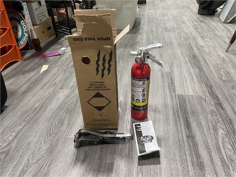 FULLY CHARGED 2.5LB ABC FIRE EXTINGUISHER WITH BRACKET & BOX
