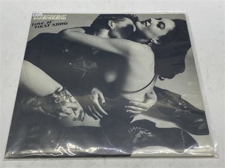 SCORPIONS - LOVE AT FIRST STING W/OG INNER SLEEVE - VG+