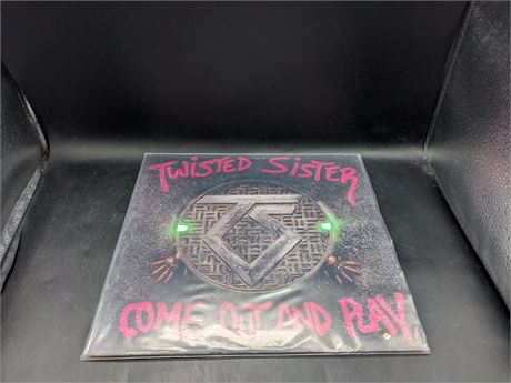 TWISTED SISTER - SPECIAL POP UP COVER (E) EXCELLENT CONDITION - VINYL