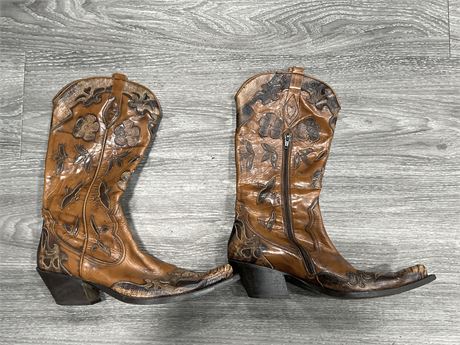 VINTAGE MADE IN ITALY COWBOY BOOTS - SIZE 40