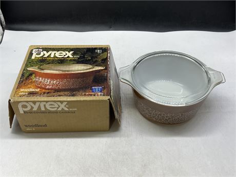 VINTAGE PYREX LIDDED DISH W/ORIGINAL BOX - EXCELLENT COND.