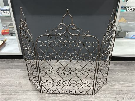 VINTAGE WROUGHT IRON FIREPLACE SCREEN