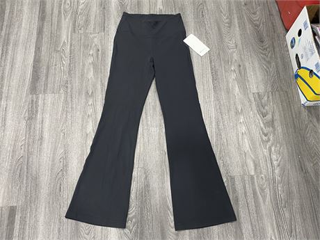(NEW WITH TAGS) LULULEMON GROOVE SHR FLARE PANTS SIZE 8
