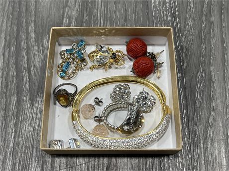 LOT OF HIGH QUALITY JEWELRY - MOSTLY COSTUME, 1 GOLD FILLED BROOCH