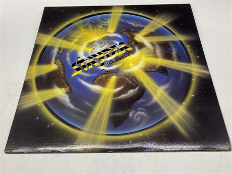 STRYPER - THE YELLOW AND BLACK ATTACK - EXCELLENT (E)