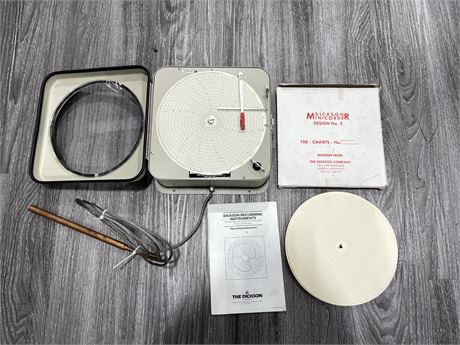 DICKSON DT-8 DISTANT READING TEMPERATURE RECORDER W/ BOX OF CHARTS + MANUAL