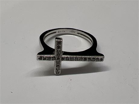 STERLING CROSS RING SIZE 6