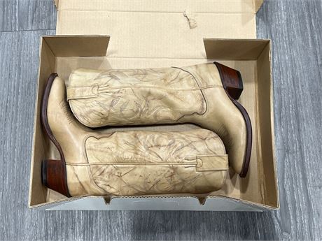 NEW OLD STOCK ALBERTA BOOTS - LADIES COWBOY BOOTS W/ OG BOX