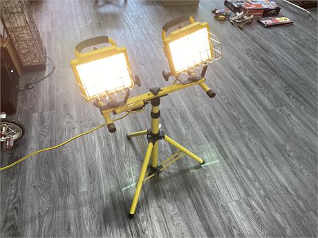 CONSTRUCTION LIGHTS W/STAND (Works)