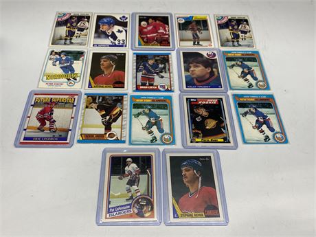 17 ROOKIE CARDS (Some creased)