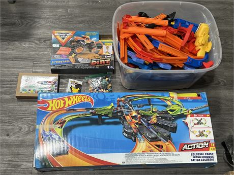COMPLETE HOT WHEELS COLOSSAL SET IN BOX & OTHER TOYS / ETC