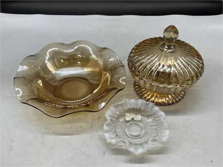 2 COLOURED / ART GLASS DISHES & LIDDED CANDY DISH