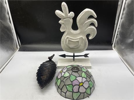 CAST IRON BIRD FEEDER, WOODEN ROOSTER SCULPTURE AND STAINED GLASS LAMPSHADE