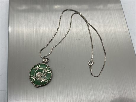 BEAUTIFUL 925 STERLING & JADE NECKLACE (16” long)