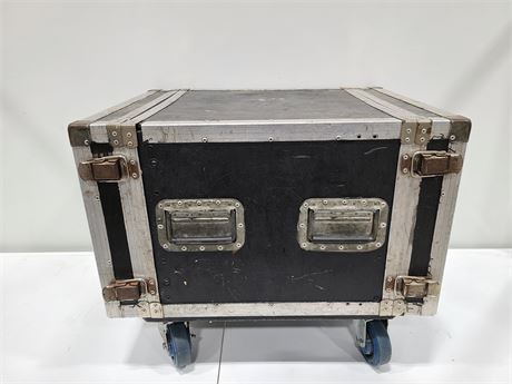 ROAD CASE WITH WHEELS