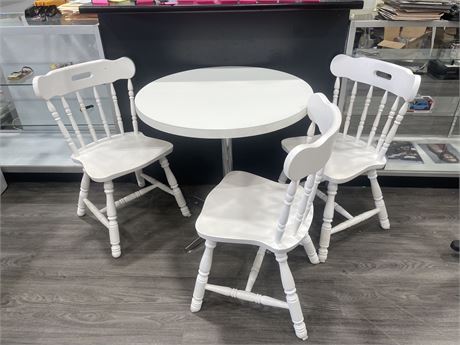 MCM TABLE WITH 3 CHAIRS