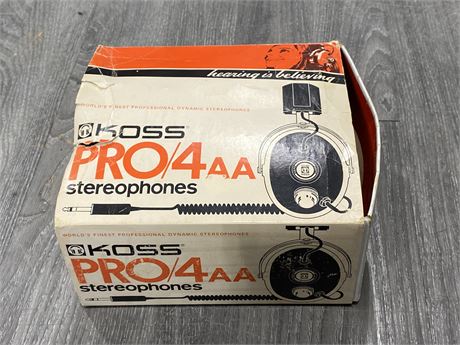 VINTAGE KOSS PRO / 4AA STEREOPHONES IN THE ORIGINAL BOX